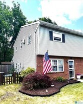 320 Lockridge Ln in Alburtis, PA - Building Photo