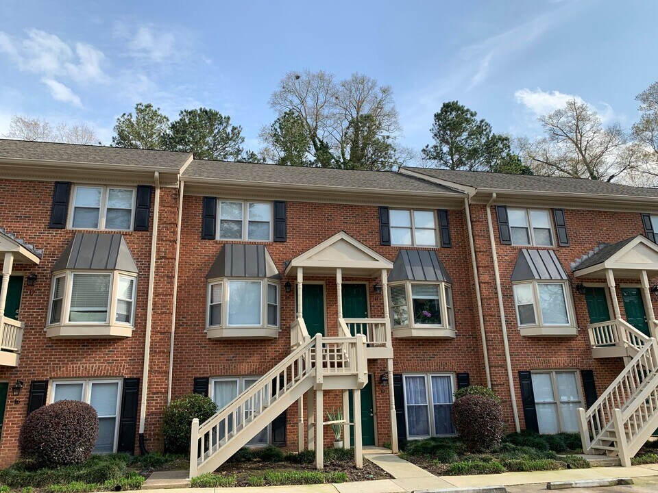 210 E Cloverhurst Ave in Athens, GA - Building Photo