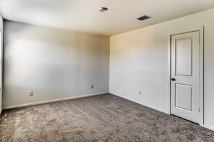 737 Magnolia Creek Dr in Magnolia, TX - Building Photo