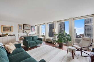 111 E Chestnut St in Chicago, IL - Building Photo - Building Photo