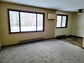 320 1st St in Clinton, MN - Building Photo - Building Photo