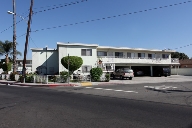 7322-7342 Salt Lake Ave in Cudahy, CA - Building Photo - Building Photo