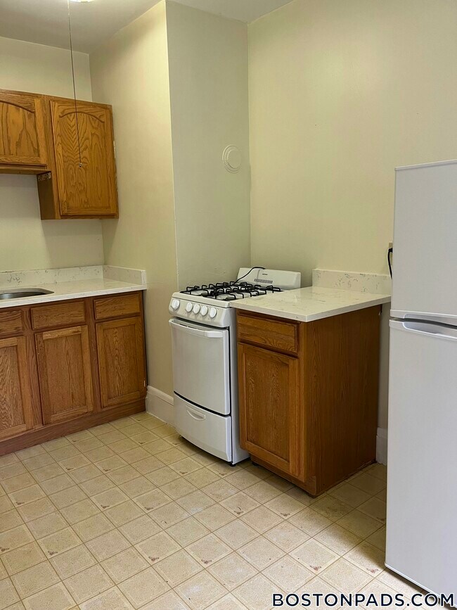 349 Pleasant St in Malden, MA - Building Photo - Building Photo