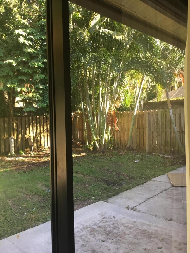 1094 Raintree Ct in Palm Beach Gardens, FL - Building Photo - Building Photo