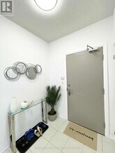 10 Concord Pl in Grimsby, ON - Building Photo - Building Photo