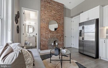 459 Massachusetts Ave NW in Washington, DC - Foto de edificio - Building Photo