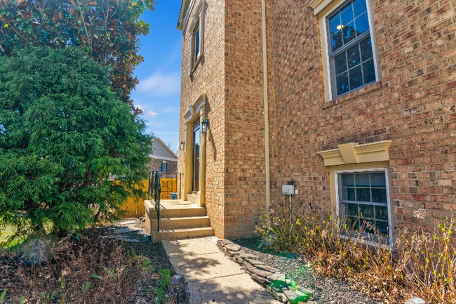 5101 Woodfield Dr in Centreville, VA - Building Photo - Building Photo