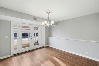 1011 Murfreesboro Rd in Franklin, TN - Building Photo - Building Photo