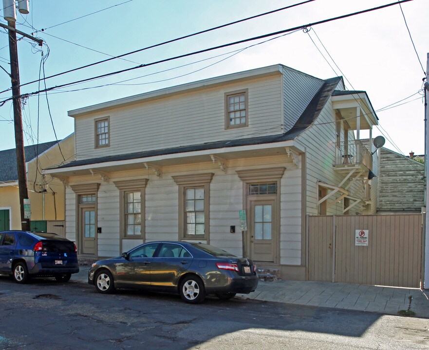 1028 Kerlerec St in New Orleans, LA - Foto de edificio