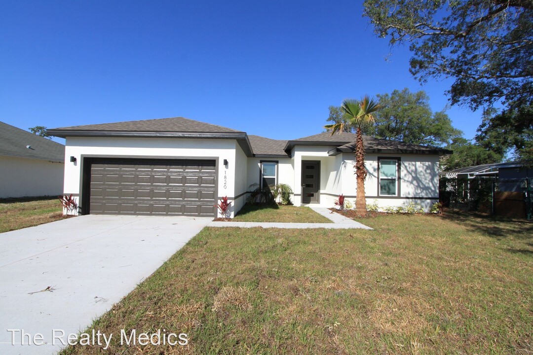 1820 Snapper Dr in Poinciana, FL - Building Photo