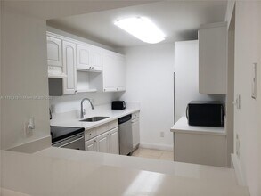 468 NE 206th Ln in Miami, FL - Building Photo - Building Photo