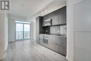 110 Broadway Ave in Toronto, ON - Building Photo