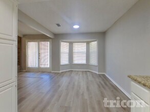 934 Robinwood Dr in Arlington, TX - Building Photo - Building Photo