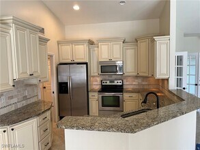 1001 SW 9th Ave in Cape Coral, FL - Building Photo - Building Photo