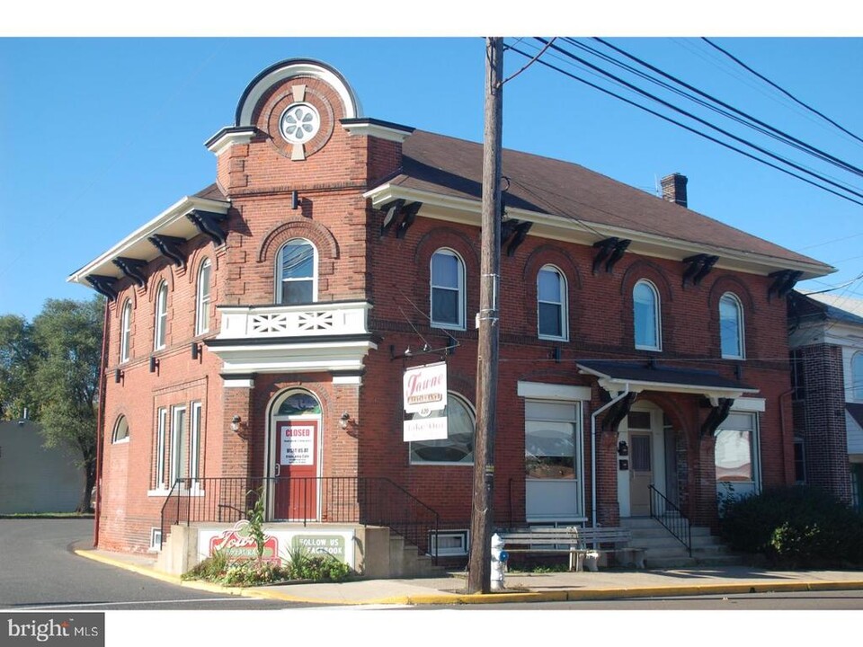 122 N Main St in Telford, PA - Building Photo