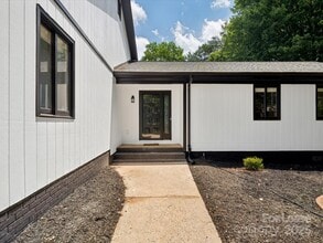 4954 Moonlite Bay Dr in Lake Norman of Catawba, NC - Building Photo - Building Photo