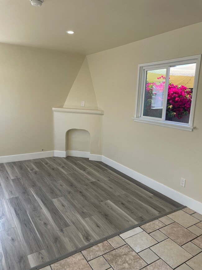 821 S Grevillea Ave, Unit B in Inglewood, CA - Building Photo - Building Photo