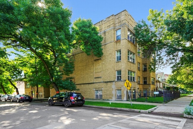 3551 W Belle Plaine Ave in Chicago, IL - Building Photo - Building Photo