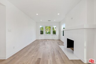 533 Huntley Dr in West Hollywood, CA - Building Photo - Building Photo