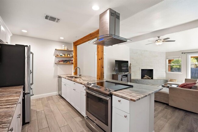 1009 Rolling Green Cir