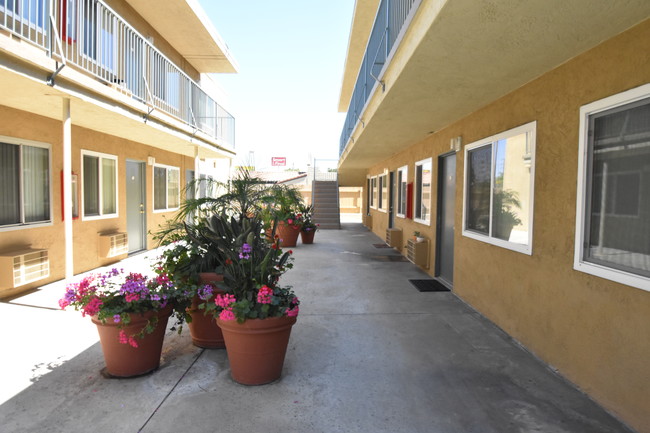 Pacific Palms in San Diego, CA - Foto de edificio - Building Photo