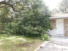 2803 Griffin Rd in Leesburg, FL - Building Photo