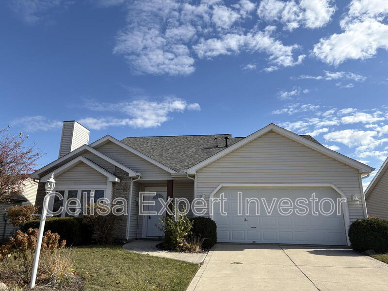 12020 Wandering Way in Fort Wayne, IN - Building Photo