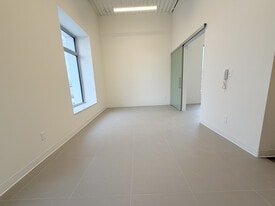 1106 Ouellette Ave in Windsor, ON - Building Photo