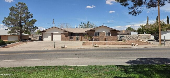9009 DARLINA Dr in El Paso, TX - Building Photo - Building Photo