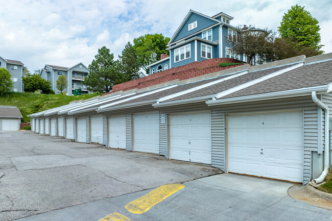 Highclere Apartments in Council Bluffs, IA - Building Photo - Building Photo