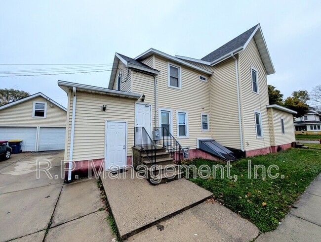 property at 538 2nd St NW