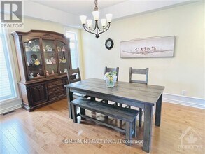 357 Laughlin Cir in Ottawa, ON - Building Photo - Building Photo
