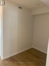 4055-4055 Parkside Village Dr in Mississauga, ON - Building Photo - Building Photo