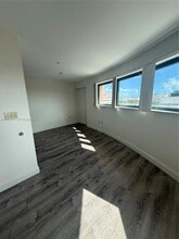 5725 SW 72nd St in Miami, FL - Building Photo - Building Photo