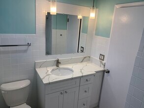 5861 W Gunnison St, Unit 1 in Chicago, IL - Building Photo - Building Photo