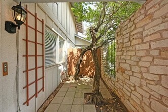 5920 Little Creek Trail in Austin, TX - Building Photo - Building Photo