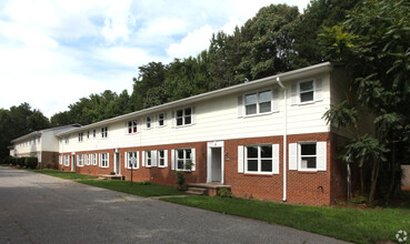 Magnolia Manor Apartments in Greensboro, NC - Building Photo - Building Photo