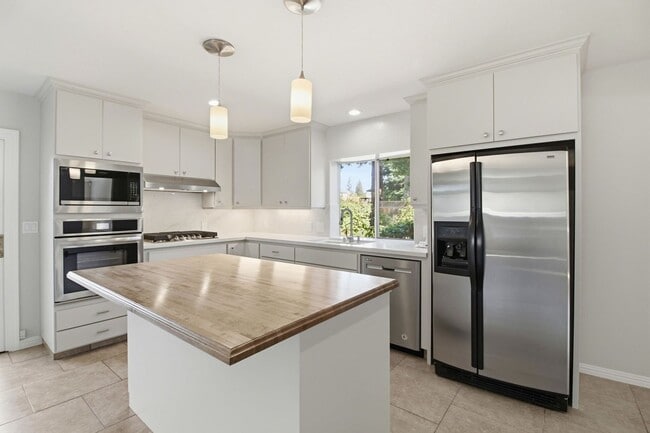 1083 McGregor Way in Palo Alto, CA - Building Photo - Building Photo