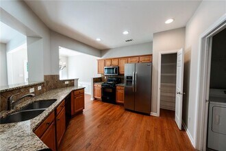 4995 Berkeley Oak Dr in Norcross, GA - Foto de edificio - Building Photo