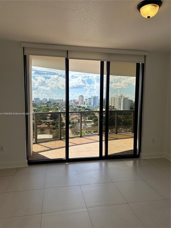 2301 SW 27th Ave, Unit 1202 in Miami, FL - Building Photo - Building Photo