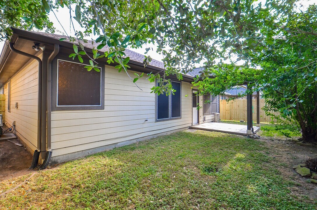 20127 Jasper Oaks Dr in Cypress, TX - Foto de edificio