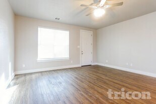 10381 Ft Ewell Trl in Crowley, TX - Building Photo