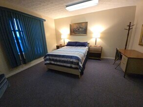 1 College Ave, Unit Suite 201 in Buckhannon, WV - Foto de edificio - Building Photo