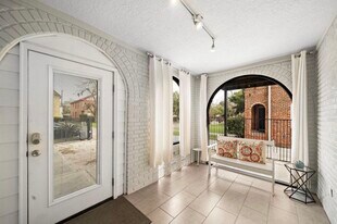 1633 Castle Ct in Houston, TX - Building Photo