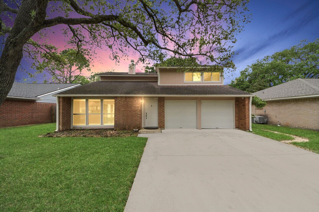15110 McConn St in Webster, TX - Building Photo