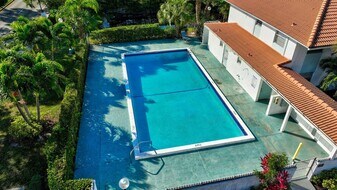 2750 Forest Hills Blvd in Coral Springs, FL - Building Photo