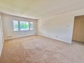 579 Lakeside Ave in Pompton Lakes, NJ - Building Photo - Building Photo