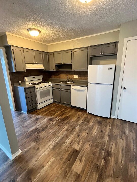 4906 West Gate Blvd in Austin, TX - Building Photo
