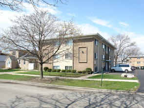 1962 N 18th Ave in Melrose Park, IL - Foto de edificio - Building Photo