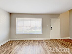 4673 Tallyho Dr, Unit 2 in Sacramento, CA - Building Photo - Building Photo
